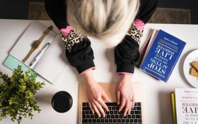 Trouver des clients sans s’épuiser quand on est introvertie : Mes conseils de rédactrice SEO