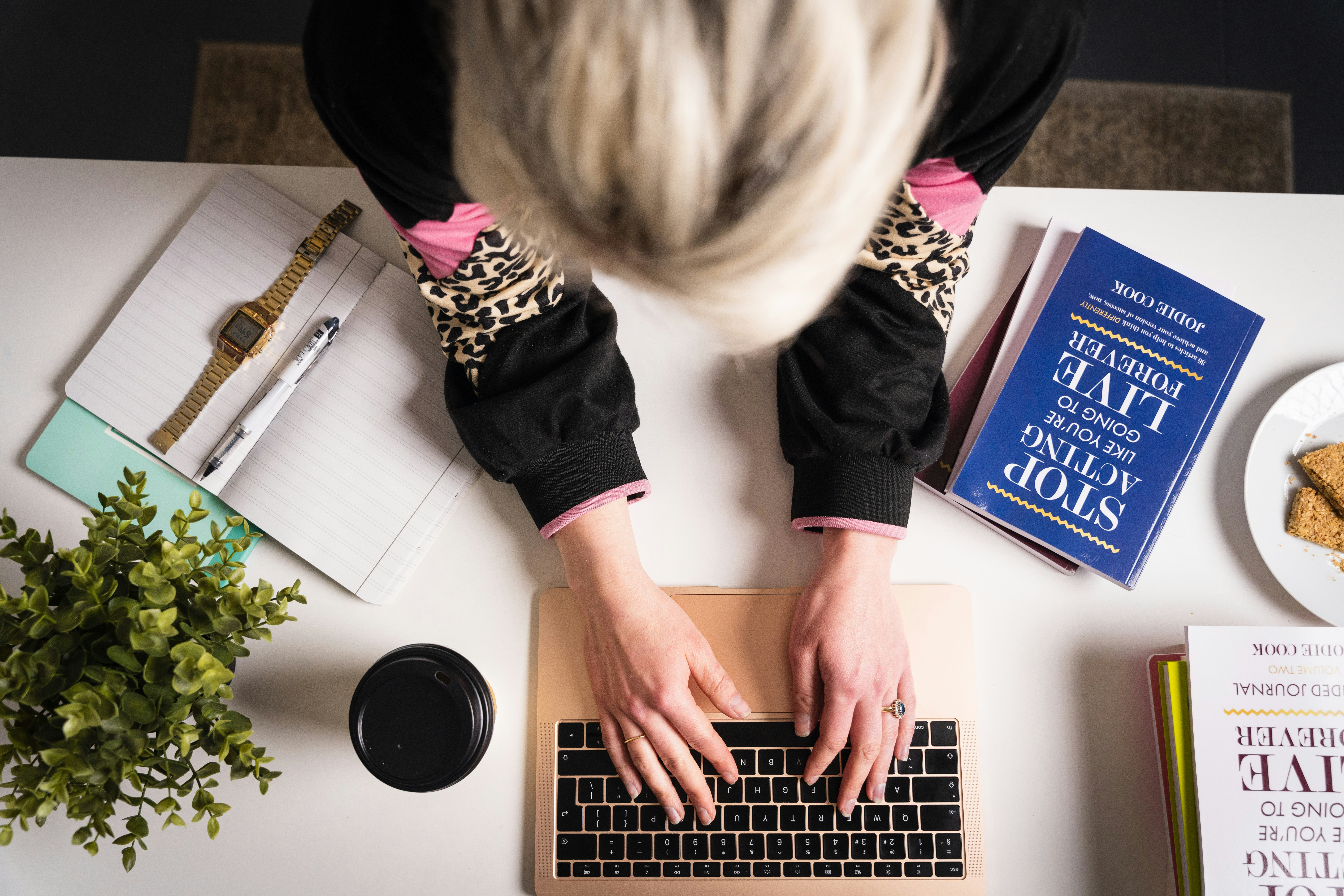 Trouver des clients sans s’épuiser quand on est introvertie : Mes conseils de rédactrice SEO